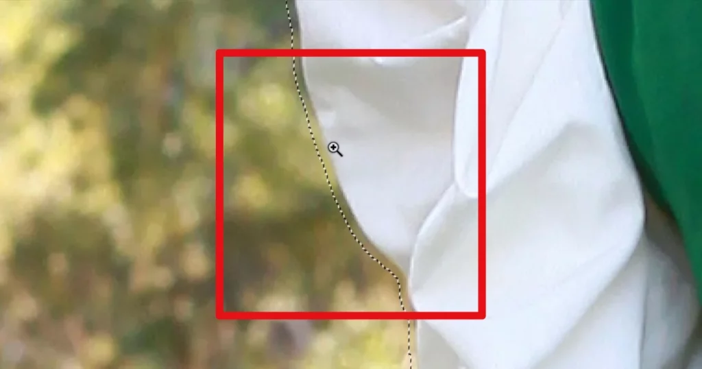 gap between the selection and edge of your subject in photoshop